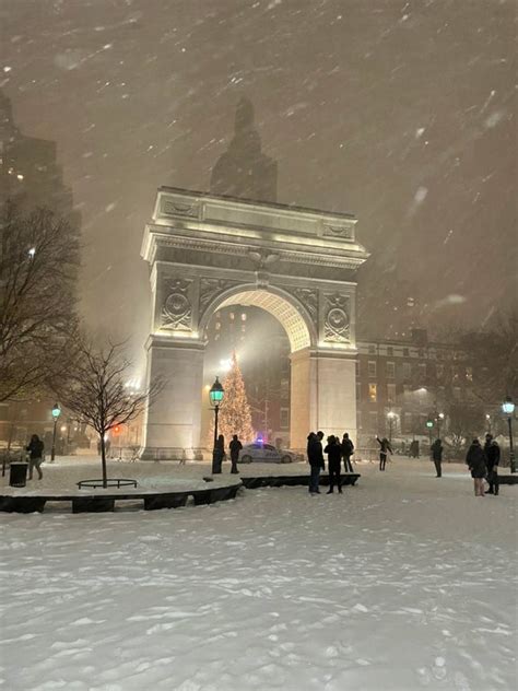 NYC's First Snow of 2020 at Washington Square Park with Christmas Tree Lit! - Washington Square ...