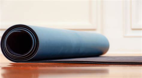 close up roll green yoga mat 14194812 Stock Photo at Vecteezy