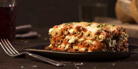 Classic Bolognese Lasagna | Sargento® Shredded 6 Cheese Italian