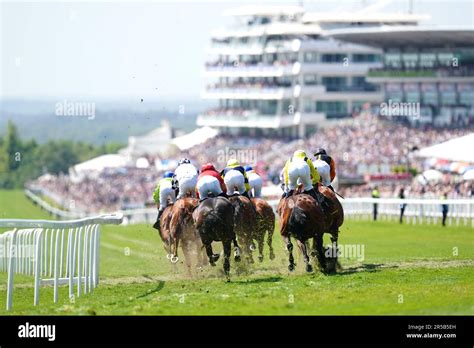 Runners and riders during the Racehorse Lotto Handicap during ladies ...