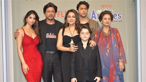 Watch: Shah Rukh Khan, Gauri, Aryan, AbRam at Suhana Khan's The Archies ...