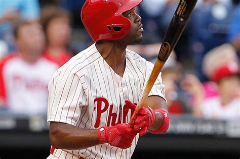 Jimmy Rollins ties Phillies all-time hits record