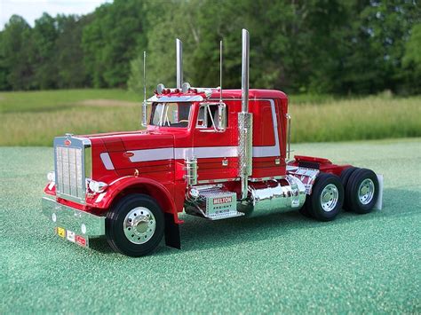 Peterbilt 359 Conventional -- Plastic Model Truck Kit -- 1/25 Scale -- #851506 pictures by ...