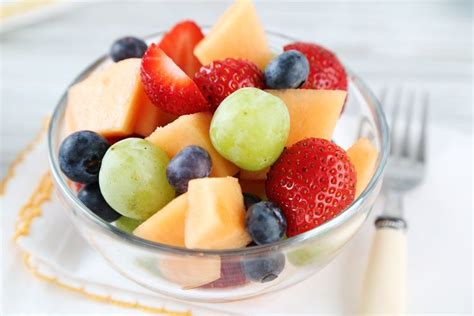 Coctel de frutas fácil | Receta | Coctel de frutas, Desayunos con fruta ...