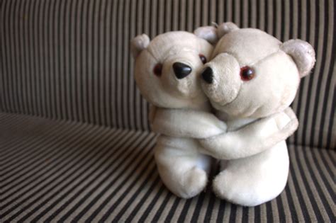 Free photo "Teddy Bear Couple Hug"