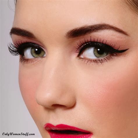 35+ Easy Smokey Cat Eye Makeup [ Step By Step Tutorial ]