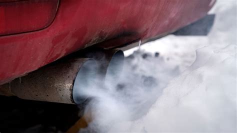 5 Causes of White Smoke Coming from Exhaust (Startup, Idling, Accelerating)