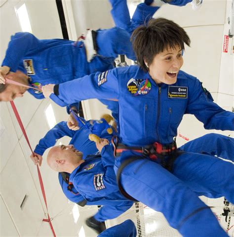 ESA - ESA’s new astronauts have a taste of zero gravity