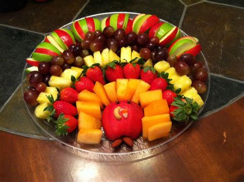 Thanksgiving fruit tray **We cannot get enough of these #Thanksgiving turkeys made of fruit ...