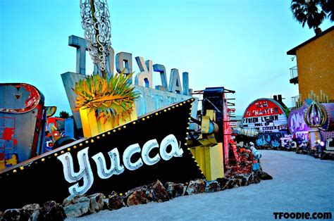 The traveling foodie: Neon Museum, Night Tour