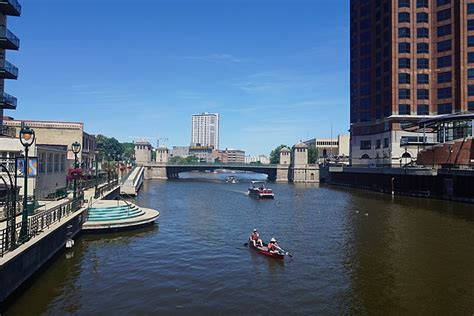 Milwaukee Riverwalk - Wikipedia