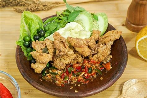 Foto : Resep Sambal Goang Ayam Goreng, Nasi Hangat dan Lalapan