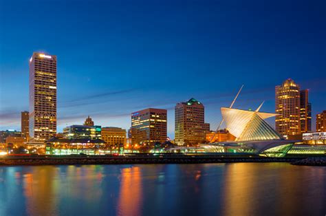 Milwaukee Skyline At Sunset Including The Milwaukee Art Museum Stock ...