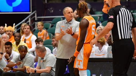 Rick Barnes recaps Vols’ loss to No. 1 Kansas in Maui Invitational