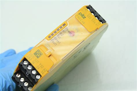 Pilz 750104 PNOZ S4 Automation Safety Relay 24V DC Control 3 n/o 1 n/c ...