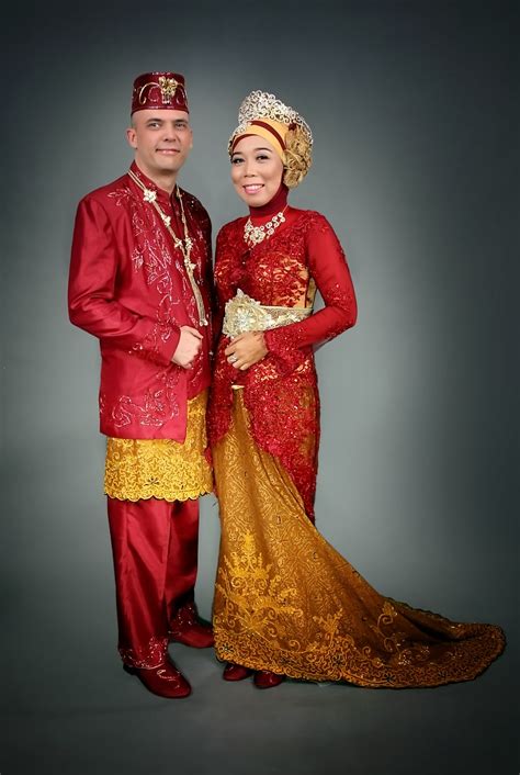 Traditional Indonesian Clothing - Photos Cantik