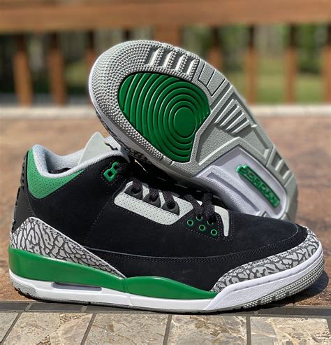 Detailed Looks // Air Jordan 3 "Pine Green" | HOUSE OF HEAT