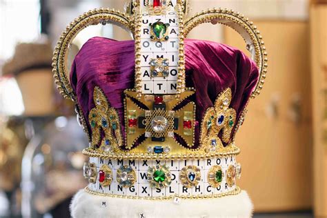 Replica of St Edward’s Crown made using 319 Scrabble pieces | The Independent