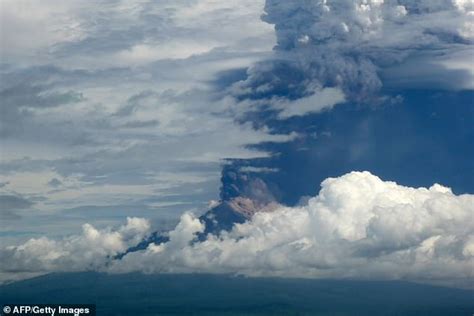 Fighting Agenda21: Mouint Ulawun Volcano In Papua New Guinea Erupts Spewing Ash & Lava - June 26 ...