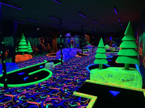 Black light mini golf - joingross