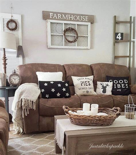 Microfiber Couch Farmhouse Living Room Decor Ideas These pillows are so … | Modern farmhouse ...