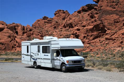 Showdown: Winnebago RVs vs Thor RVs - Drivin' & Vibin'