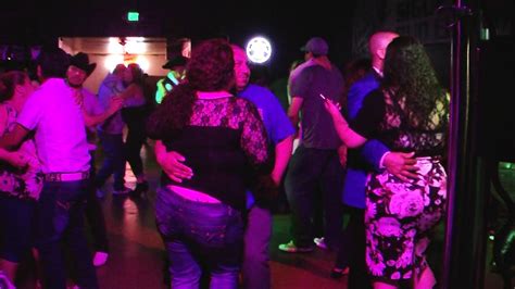 LA FIESTA DE FRESNO NIGHT CLUB Y SU GRAN AMBIENTE - YouTube