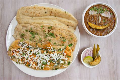 8 Best Street-Style Chole Kulche – Delhi Food Walk – Delhi Blogger