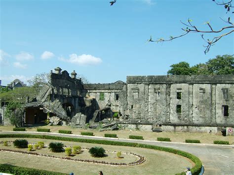 Philippines Corregidor Island barrack and hospital ruins Jan 2005 09