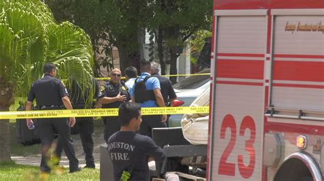 Woman finds friend shot to death in Houston's East End, police say