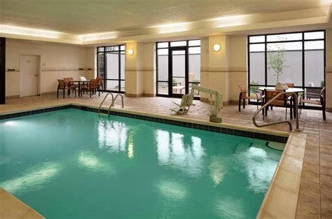 20 Hotels with Indoor Pools in Louisville, KY