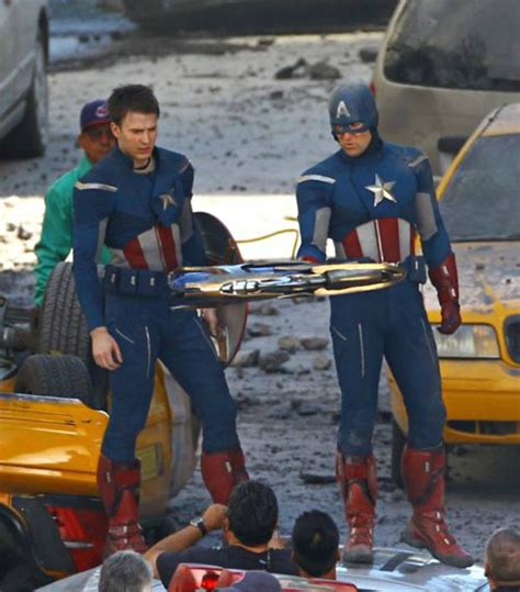 13 Photos Of Avengers With Their Stunt Doubles Reveal The Real ...