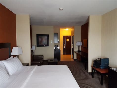 HOLIDAY INN EXPRESS & SUITES CALGARY, AN IHG HOTEL - Updated 2022 (Canada)