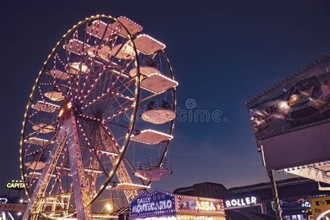 Ferris wheel at night editorial image. Image of motion - 260173875