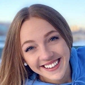 Molly Carlson - Age, Family, Bio | Famous Birthdays