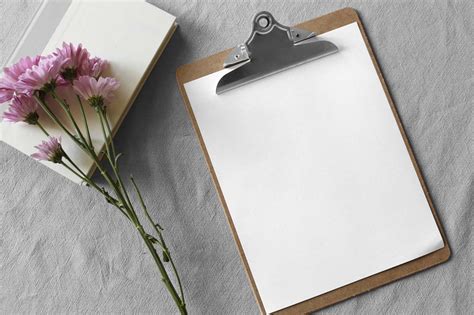 Free Realistic Paper Clipboard Mockup (PSD)