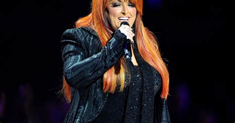 Wynonna Judd marries Cactus Moser - CBS News