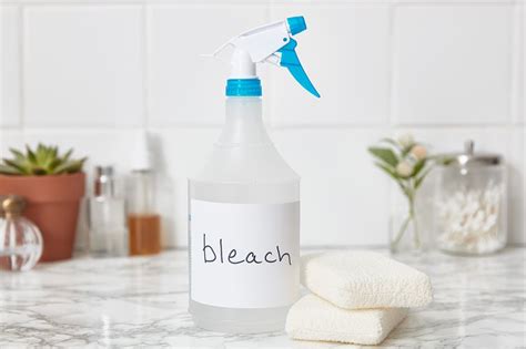 How to Make a Disinfecting Bleach Cleaning Spray