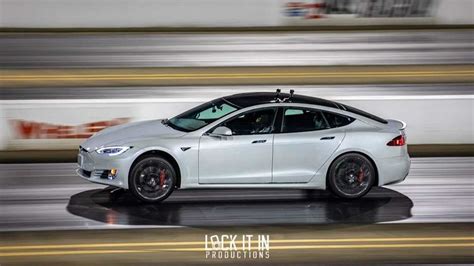 Tesla Model S Performance Trounces Mustangs In 1/4 Mile: Video