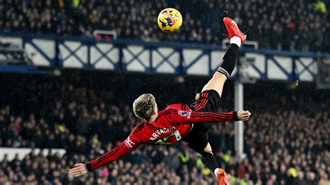 X reacts to incredible Alejandro Garnacho overhead kick against Everton ...