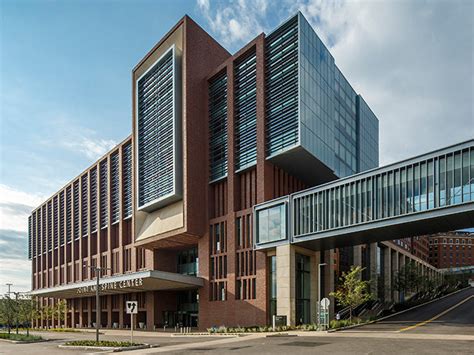 Christ Hospital Joint and Spine Center wins Modern Healthcare Design Award – SOM