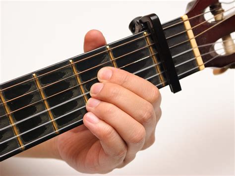 How to Use a Guitar Capo - 5 Easy Steps (with Pictures)