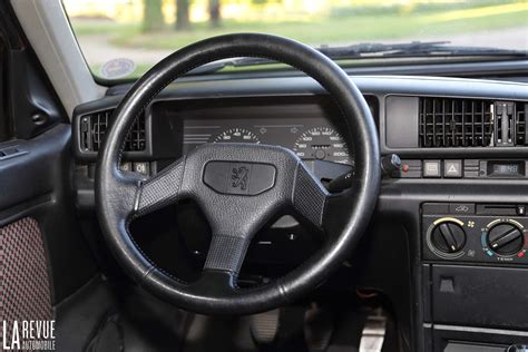 Photo Peugeot 405-MI16 Interieur / Exterieur année: 1992