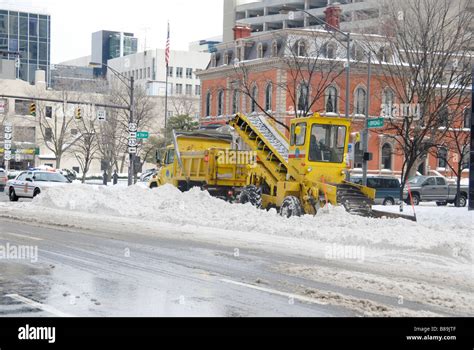 Winter snow storm in downtown Columbus Ohio February 2008 Stock Photo ...