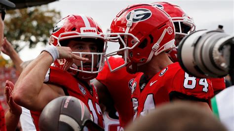 Georgia football quarterback Stetson Bennett talks phone call gesture