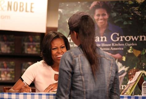 Michelle Obama book signing - All Photos - UPI.com