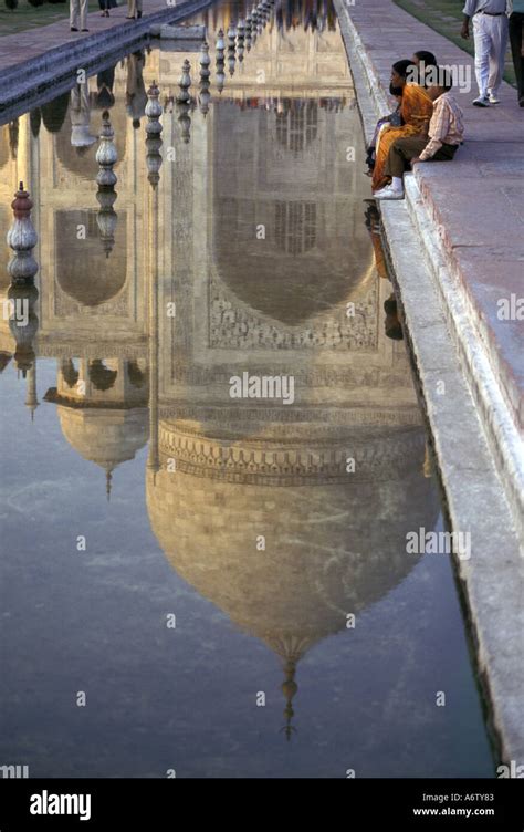 Asia, India, Agra. Taj Mahal reflection Stock Photo - Alamy