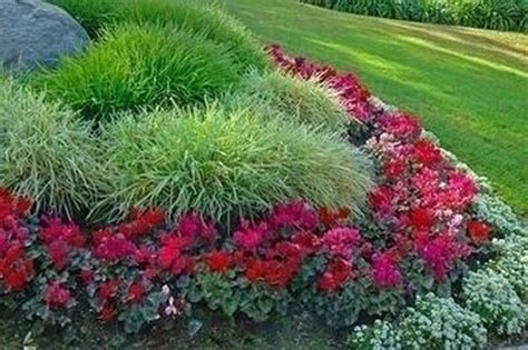 34 Beautiful Flower Beds In Front Of House Design Ideas | Low maintenance plants, Outdoor ...