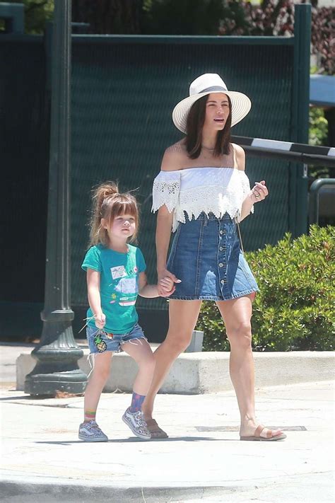 Jenna Dewan Tatum with daughter Everly at the Farmers Market -18 | GotCeleb