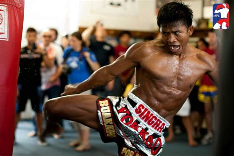 Boxing To World: Buakaw Banchamek Best Muay Thai Fighter